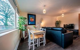 1 Bd Apt In Historical W Belfast Close To Centre